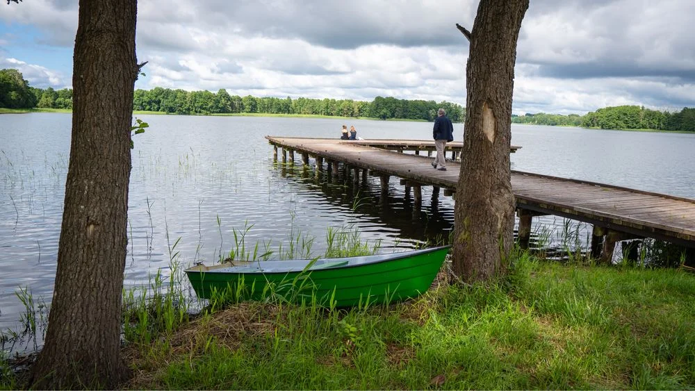 Wolny termin za 1000 zł z balią 16-18.10. Domek nad jeziorem - Stodoła nad Dadajem - Balia, Łódka i drewno – zdjęcie 2