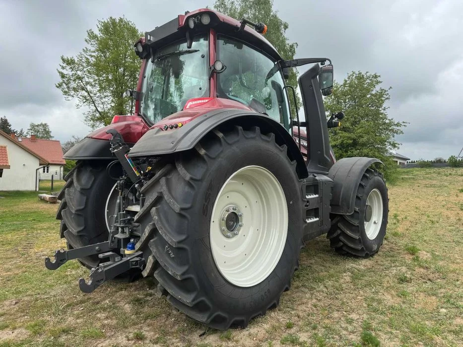 Ciągnik rolniczy VALTRA T215 VERSU – zdjęcie 5