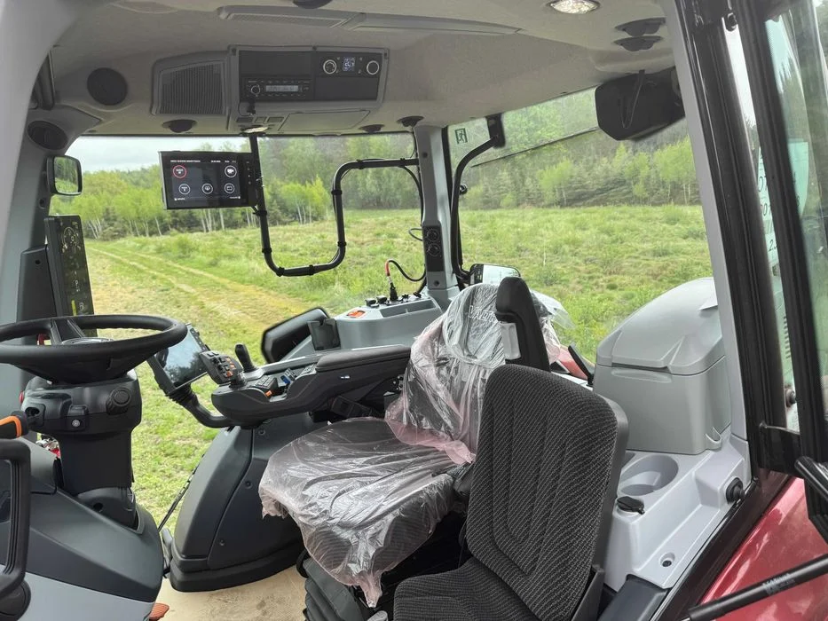Ciągnik rolniczy VALTRA T215 VERSU – zdjęcie 6
