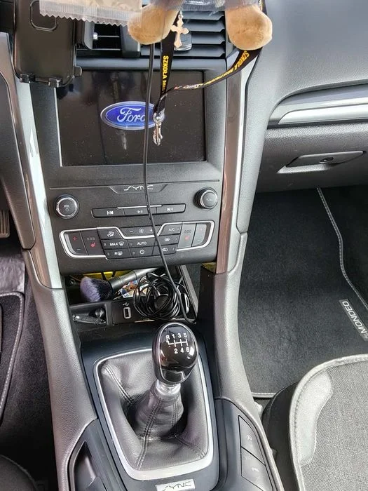 Auto Ford mondeo – zdjęcie 3