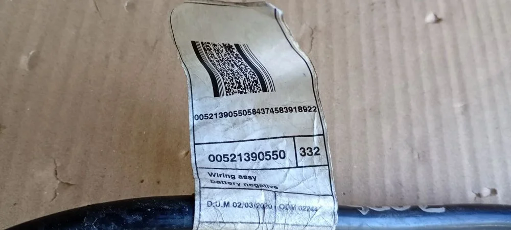 Klema plusowa akumulatora Fiat 500E 00521390550 – zdjęcie 8