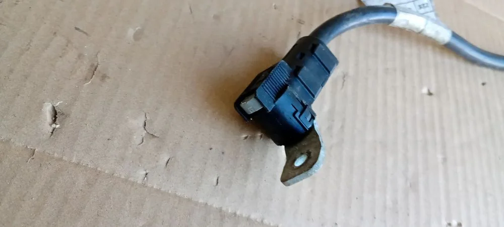 Klema plusowa akumulatora Fiat 500E 00521390550 – zdjęcie 7
