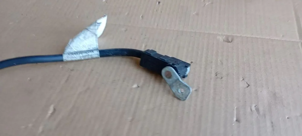 Klema plusowa akumulatora Fiat 500E 00521390550 – zdjęcie 2