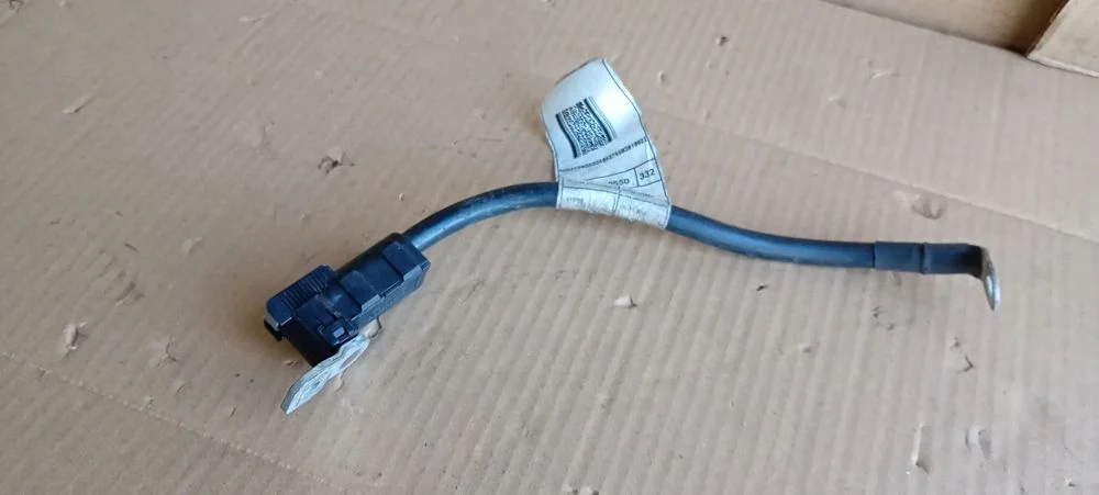 Klema plusowa akumulatora Fiat 500E 00521390550 – zdjęcie 6