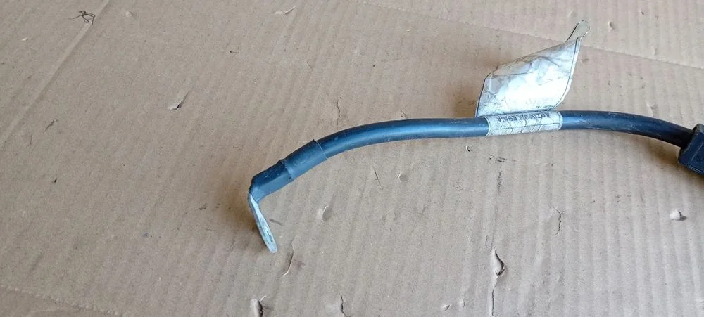 Klema plusowa akumulatora Fiat 500E 00521390550 – zdjęcie 4