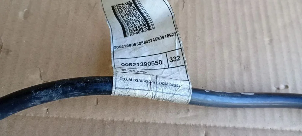 Klema plusowa akumulatora Fiat 500E 00521390550 – zdjęcie 9