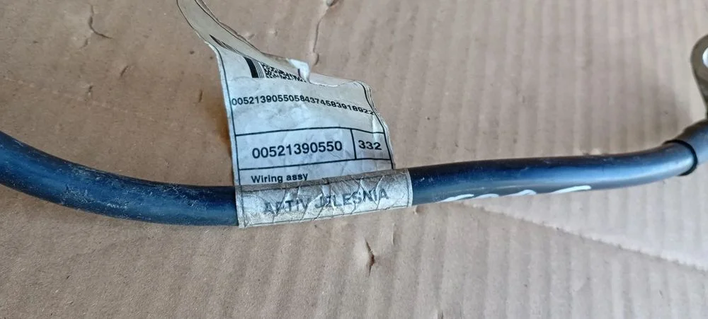 Klema plusowa akumulatora Fiat 500E 00521390550 – zdjęcie 10