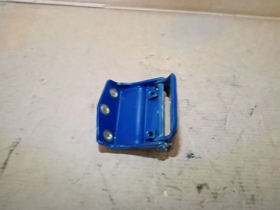 Zawias klapy bagażnika prawy tył Mercedes Vito 639 6397400037