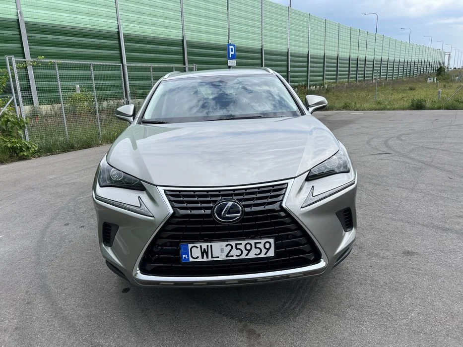 Lexus nx 300h 2021 rok