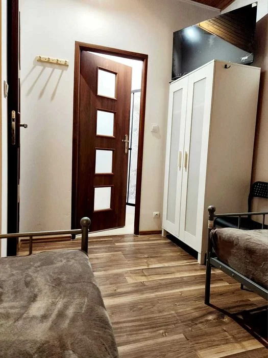 Pokoje w dobrym standardzie w nowym hostelu – zdjęcie 3