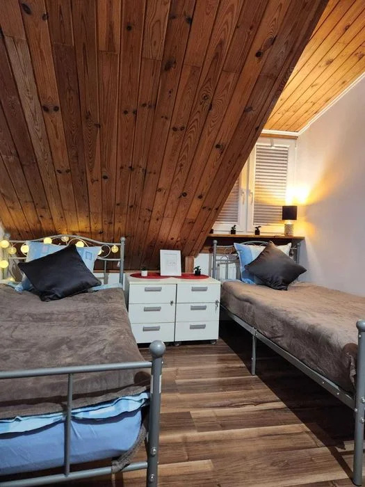 Pokoje w dobrym standardzie w nowym hostelu – zdjęcie 4