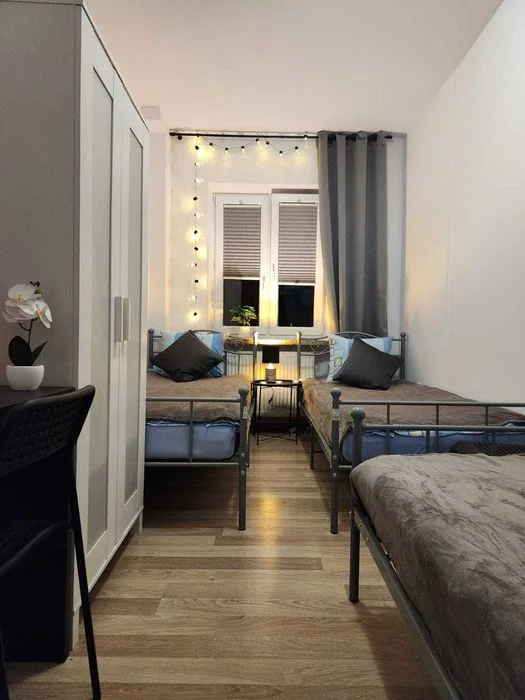 Pokoje w dobrym standardzie w nowym hostelu – zdjęcie 7