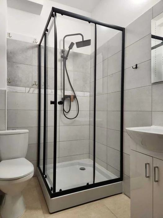 Pokoje w dobrym standardzie w nowym hostelu – zdjęcie 8