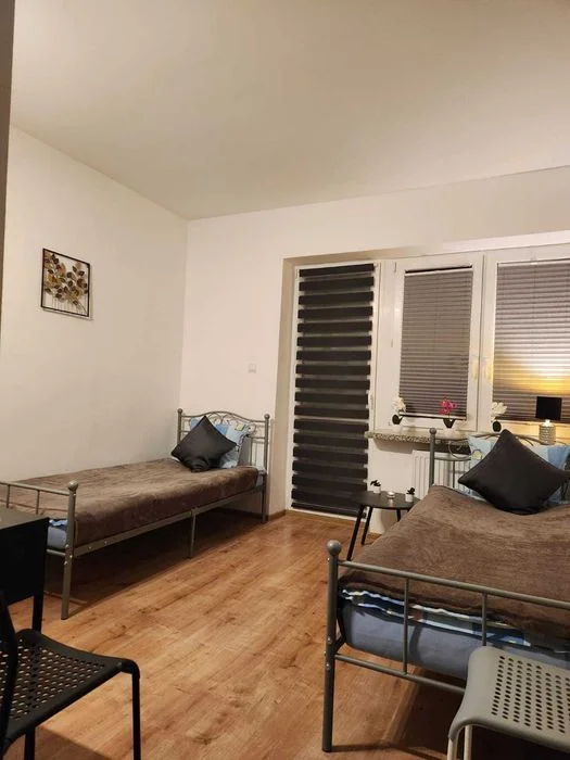 Pokoje w dobrym standardzie w nowym hostelu – zdjęcie 6