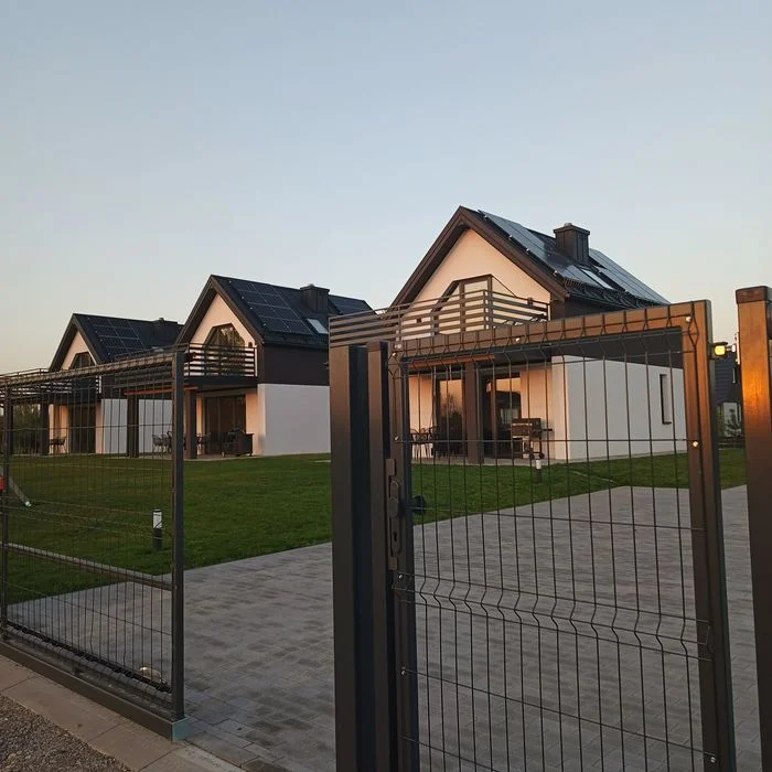 Nowoczesne domki nad jeziorem Stodoły Koło Wody Niwka gmina Radłów – zdjęcie 9