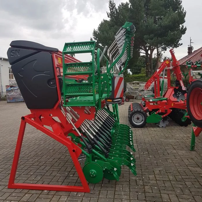 Agro-Masz SN301+ATO30 Siewnik nadbudowany SN301+agregat półzawieszany ATO30 AGRO-MASZ