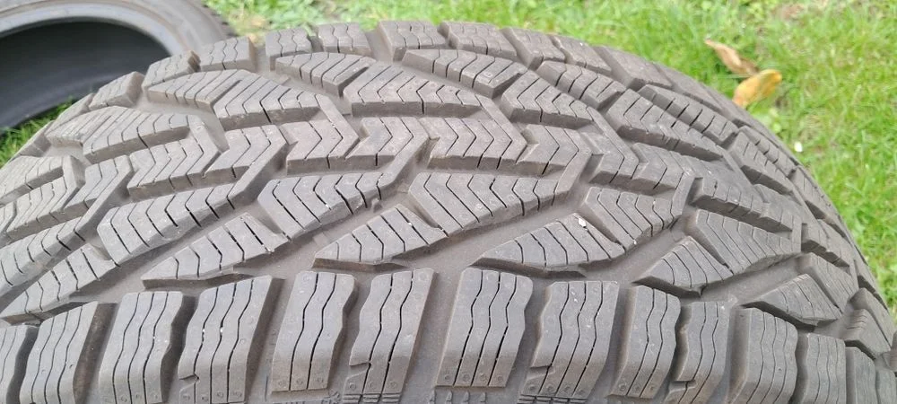 Opony zimowe 215/50r17 95v – zdjęcie 8