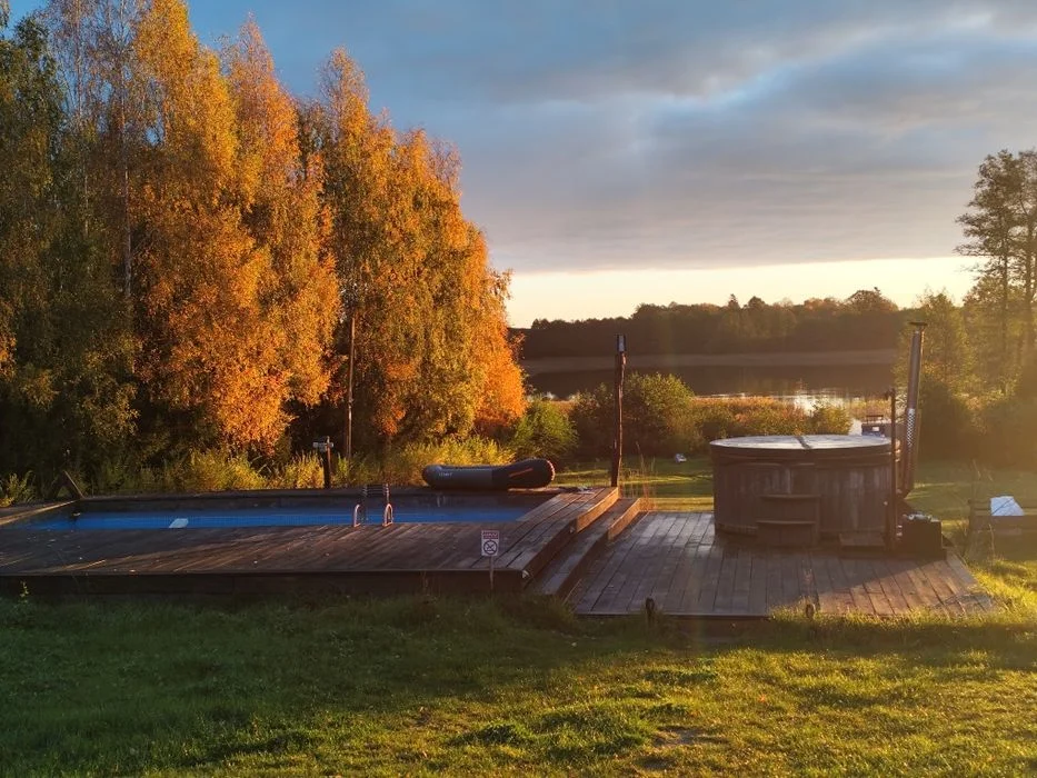 Domki nad jeziorem z JACUZZI w cenie – zdjęcie 6