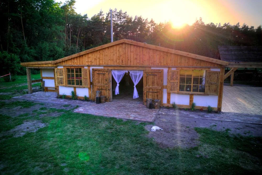Andrzejki Halloween Sylwester firmowe imprezy Integracje weselne kawalerskie Mały Dom 10 osób jacuzzi grill ognisko jezioro las pickleball 40km Poznań – zdjęcie 12
