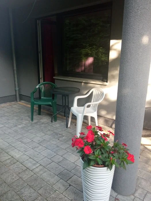 Noclegi w pokojach z łazienkami, darmowy parking dla pracowników firm – zdjęcie 3