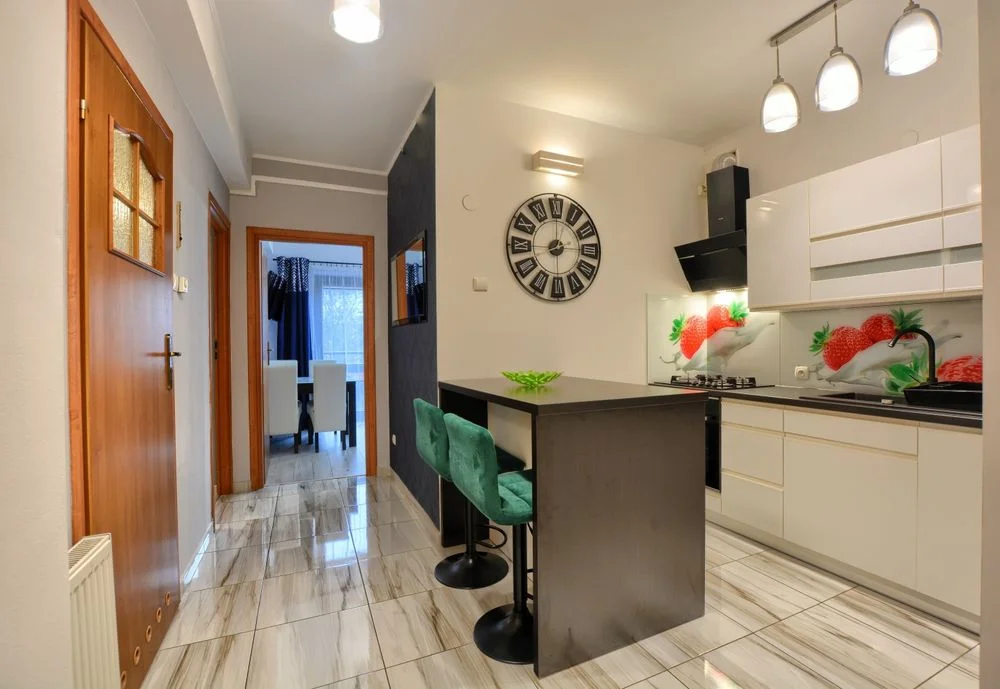 Apartamenty Krynica Centrum Góry Lato Wakacje Zima Ferie wolne pokoje kuchnia winda w centrum atrakcji stok narciarski przy obiekcie – zdjęcie 2