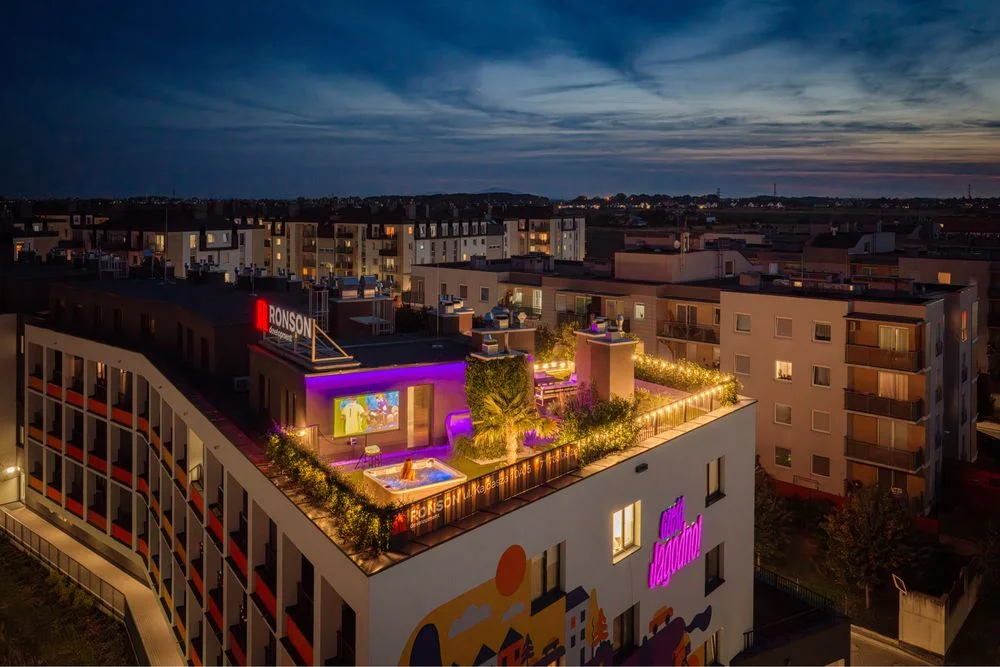 Sky Jagodno- apartament z jacuzzi na doby.