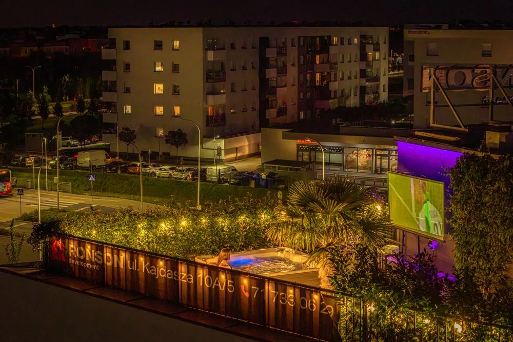 Sky Jagodno- apartament z jacuzzi na doby. – zdjęcie 2