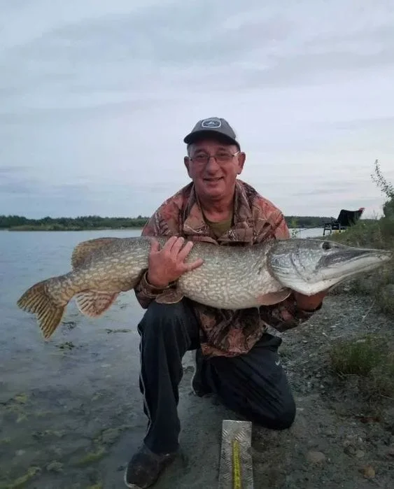 Domek wędkarski nad jeziorem – zdjęcie 12