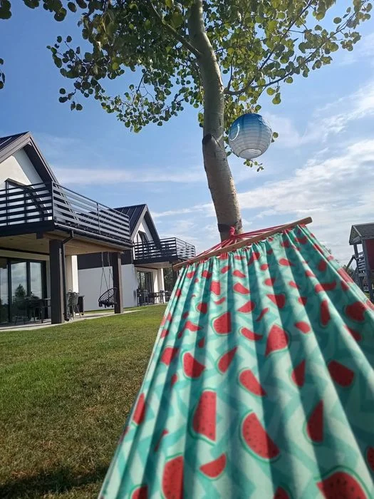 Domek wędkarski nad jeziorem – zdjęcie 10