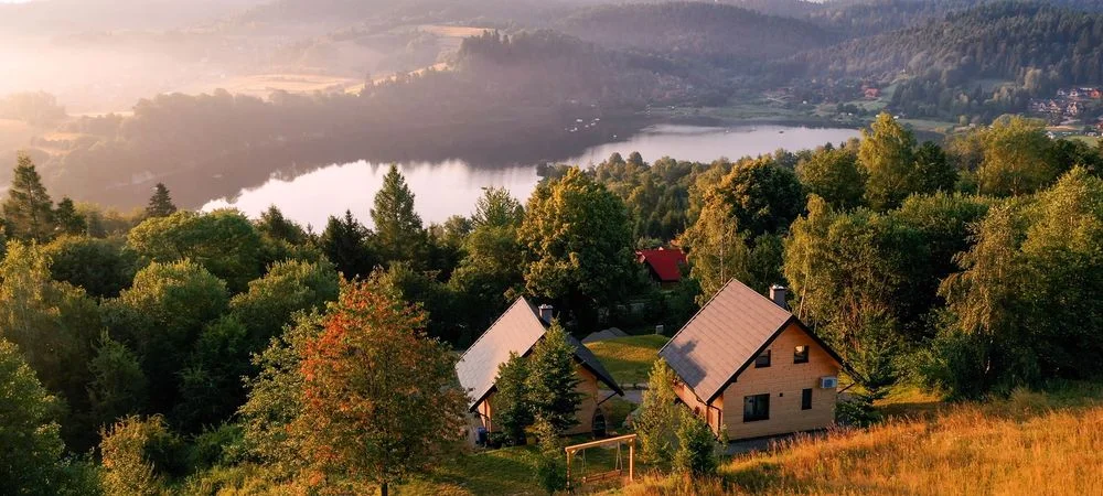 Domki z widokiem na jezioro i góry Bieszczady, Solina, Polańczyk