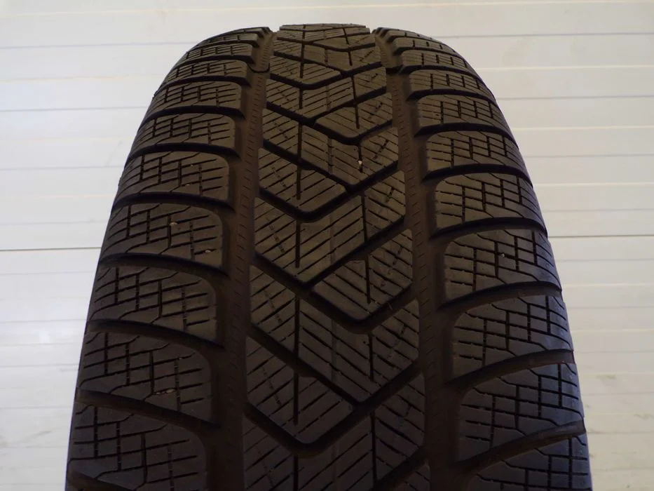 opony zimowe pirelli winter scorpion 235 55 R19 AO – zdjęcie 2
