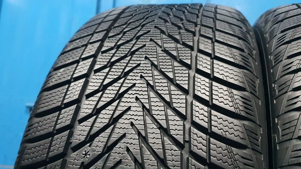 255/45 R18 Sprzedam Goodyear UltraGrip Performance 3 ! Zima ! Rok 2023 – zdjęcie 4