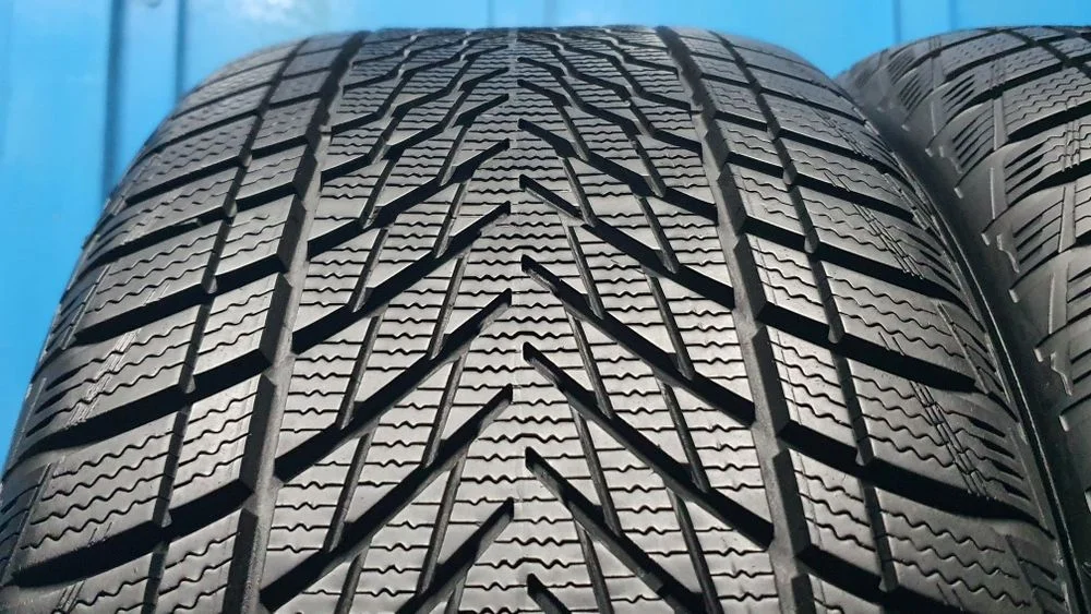 255/45 R18 Sprzedam Goodyear UltraGrip Performance 3 ! Zima ! Rok 2023 – zdjęcie 3