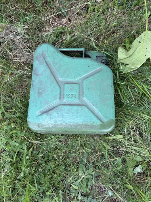 Kanister 5l metalowy do paliwa benzyny – zdjęcie 3