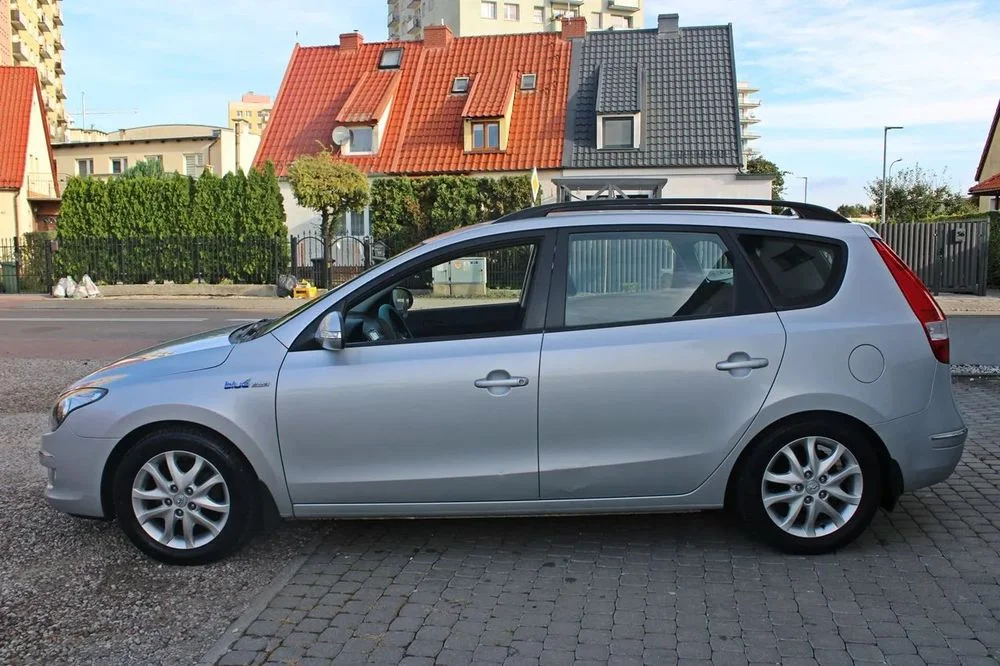 Hyundai I30 1.6 126PS Benzyna, 2X KOŁA! Czujniki, Halogeny, 10x AIRBAG! Warto! – zdjęcie 4