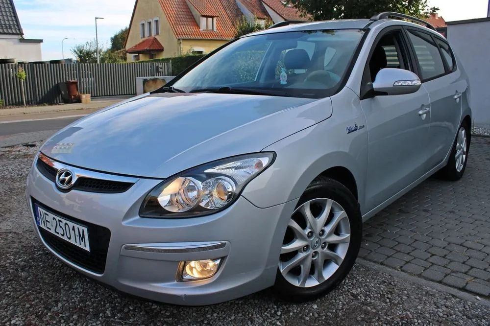 Hyundai I30 1.6 126PS Benzyna, 2X KOŁA! Czujniki, Halogeny, 10x AIRBAG! Warto! – zdjęcie 2