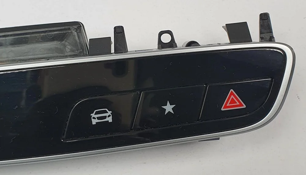 Panel Przyciski Radia Navi Tel Świateł Awaryjnych Mercedes W213 A2139053613 – zdjęcie 2