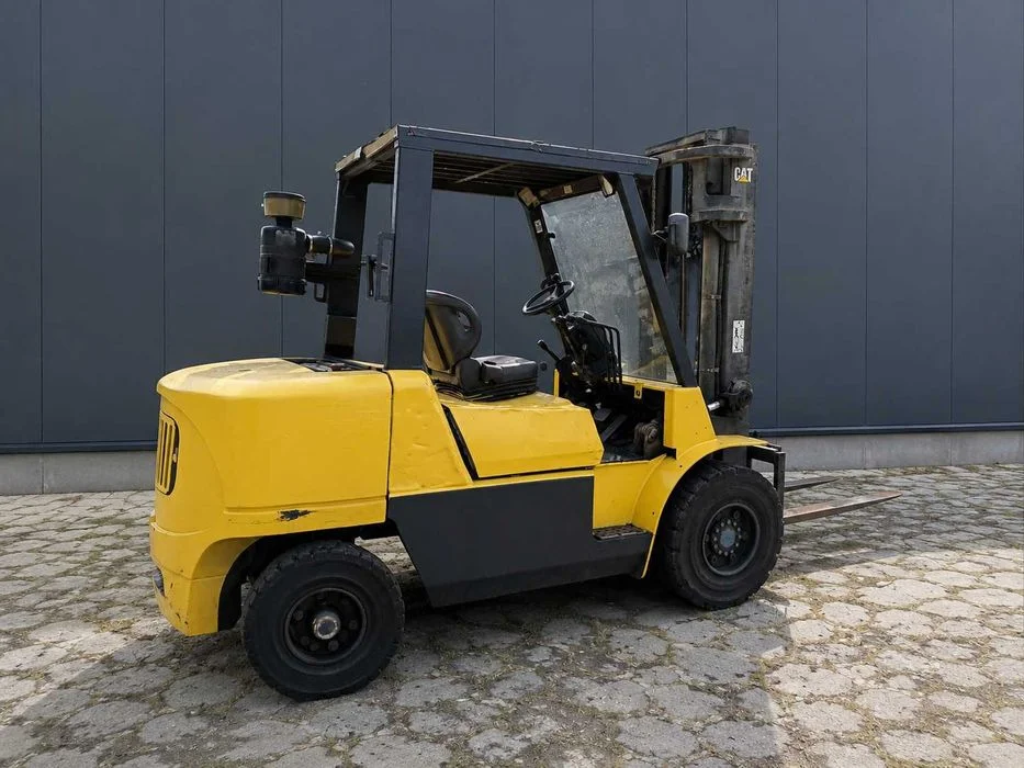 Wózek widłowy CAT DP45K – Diesel – Udźwig 4,5 tony – zdjęcie 2