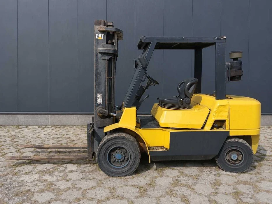 Wózek widłowy CAT DP45K – Diesel – Udźwig 4,5 tony – zdjęcie 4