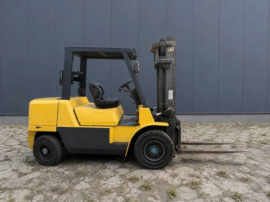 Wózek widłowy CAT DP45K – Diesel – Udźwig 4,5 tony – zdjęcie 3
