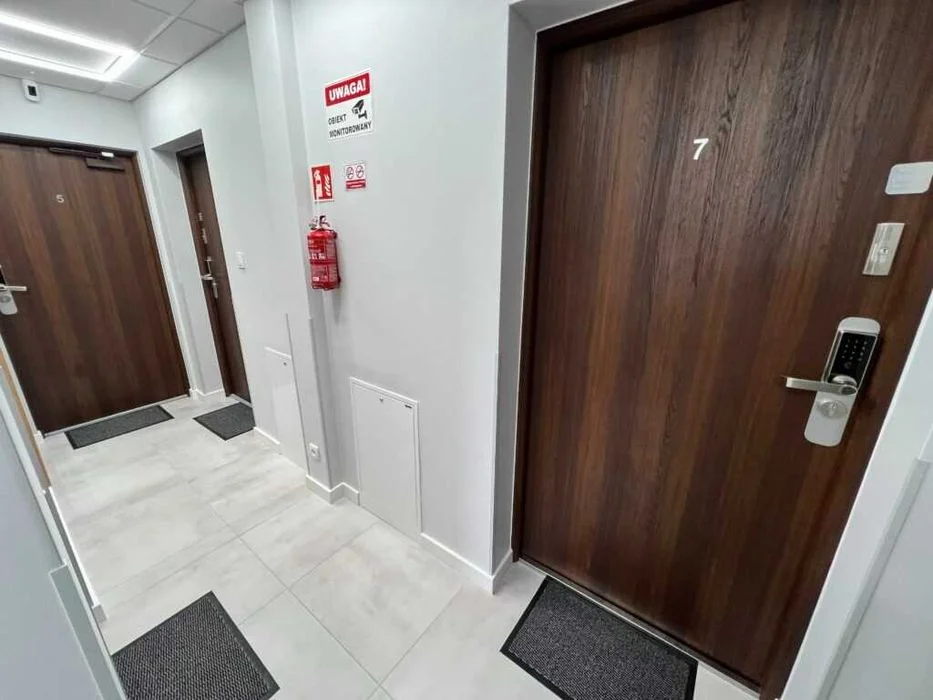 Nowoczesne Pokoje z Łazienkami – Hostel 365 Poznań – Parking – Wi-Fi – zdjęcie 8