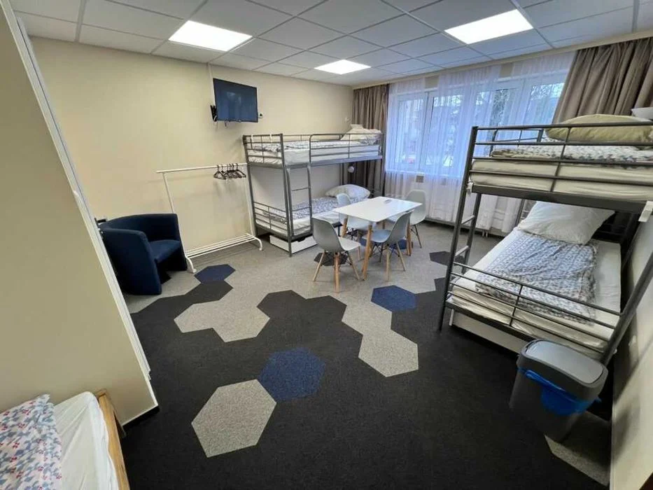 Nowoczesne Pokoje z Łazienkami – Hostel 365 Poznań – Parking – Wi-Fi – zdjęcie 6