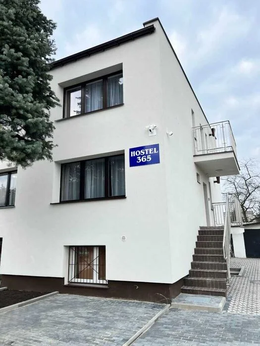 Nowoczesne Pokoje z Łazienkami – Hostel 365 Poznań – Parking – Wi-Fi