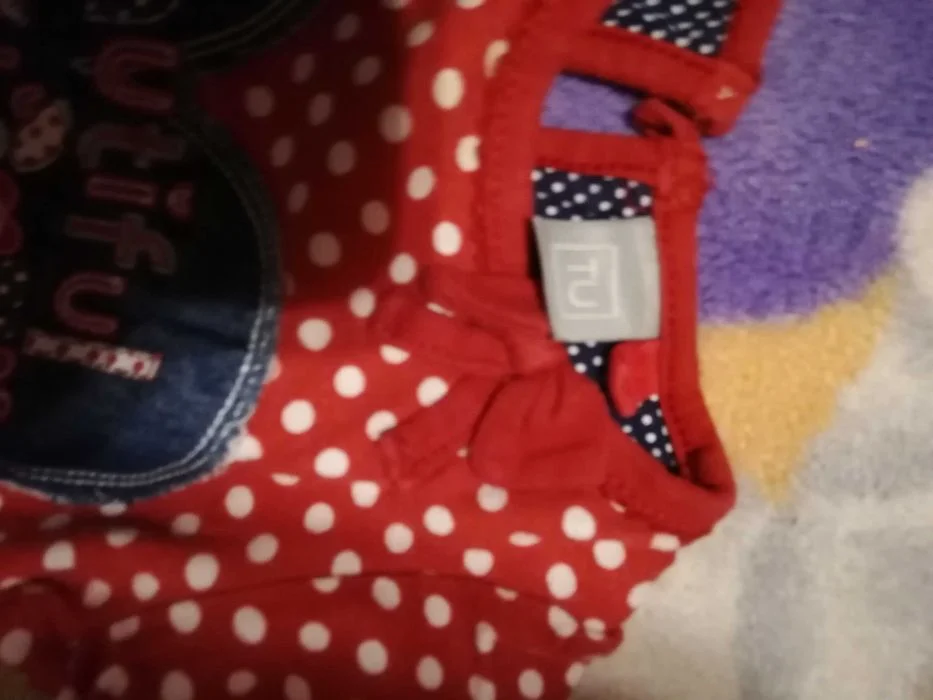 dwa śliczne komplety dziewczęce sukienka z bluzka i spodnie i bluzka – zdjęcie 6
