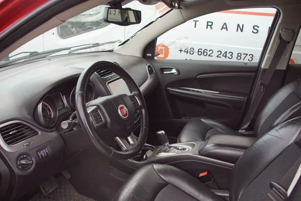 Auto na części - Fiat Freemont 2.0 MultiJet 170 KM 939B5000 62TE PRM 2015R Silnik Skrzynia Drzwi Maska Błotnik Zderzak Klapa Lampa Lusterko Klamka Szyba Deska Kokpit Sterownik Moduł Czujnik Licznik Wy – zdjęcie 11