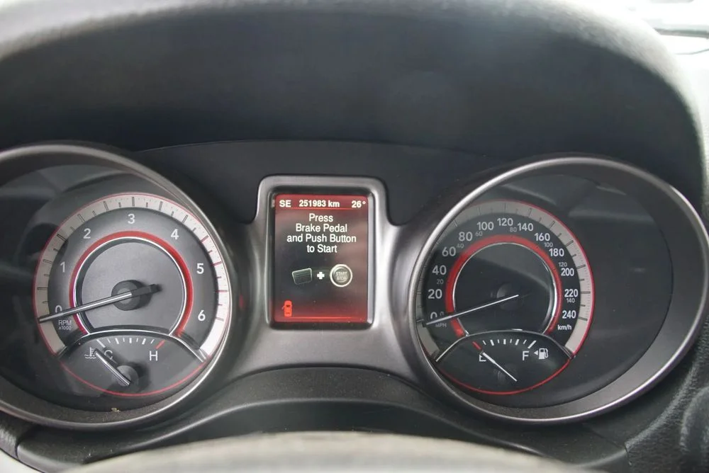 Auto na części - Fiat Freemont 2.0 MultiJet 170 KM 939B5000 62TE PRM 2015R Silnik Skrzynia Drzwi Maska Błotnik Zderzak Klapa Lampa Lusterko Klamka Szyba Deska Kokpit Sterownik Moduł Czujnik Licznik Wy – zdjęcie 12