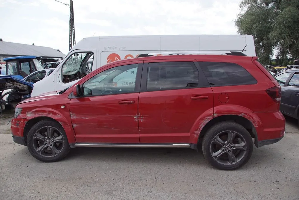 Auto na części - Fiat Freemont 2.0 MultiJet 170 KM 939B5000 62TE PRM 2015R Silnik Skrzynia Drzwi Maska Błotnik Zderzak Klapa Lampa Lusterko Klamka Szyba Deska Kokpit Sterownik Moduł Czujnik Licznik Wy – zdjęcie 3
