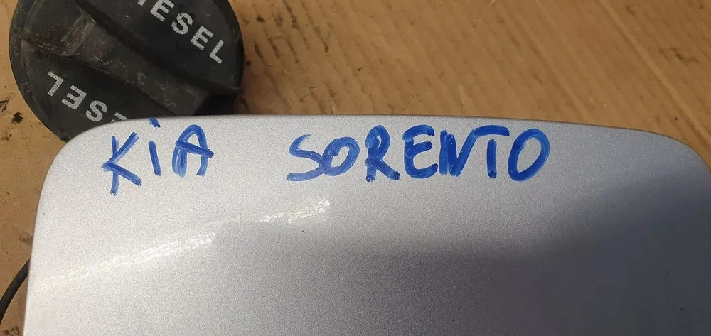 Klapka wlewu paliwa wlew Kia Sorento I – zdjęcie 7