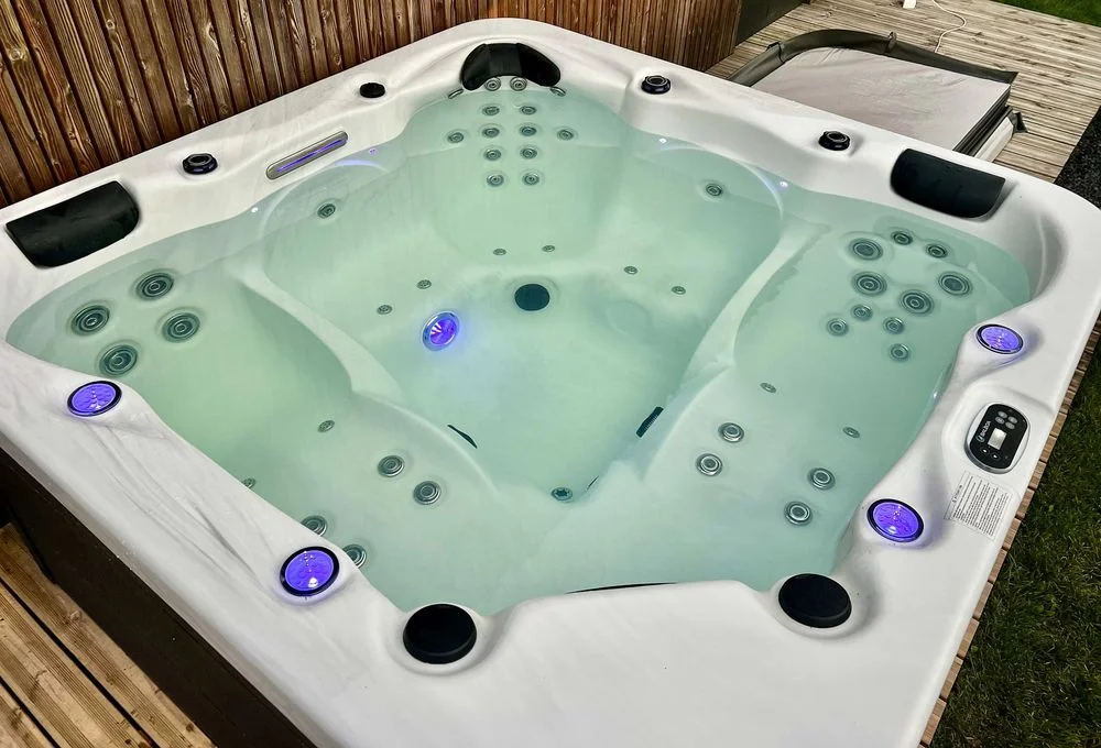 Dom nad jeziorem z prywatnym jacuzzi – zdjęcie 15