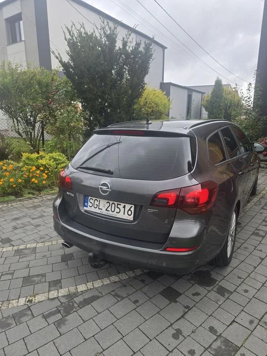 Opel Astra J, 2011 rok, 2.0 CDTI 160 KM – zdjęcie 2